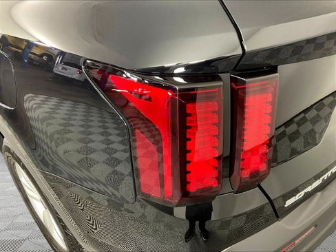 Certified 2023 Kia Sorento LX AWD/4WD image 23
