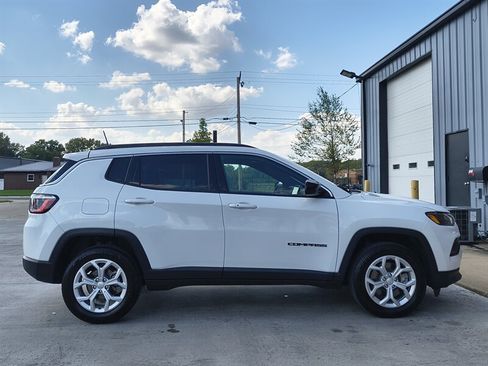 Used 2024 Jeep Compass Latitude image 7