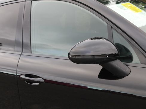 Used 2017 Porsche Macan AWD/4WD image 34