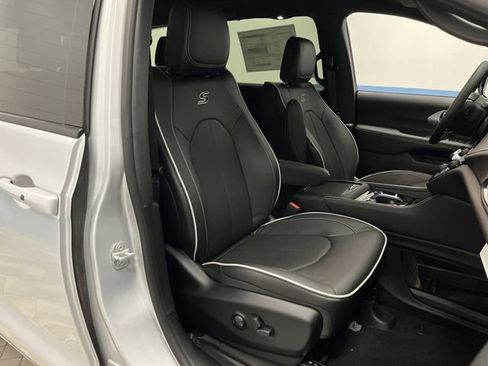 New 2026 Chrysler Pacifica Limited w/ S Appearance Package image 31