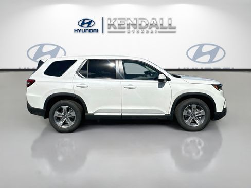 Used 2025 Honda Pilot EX-L image 8