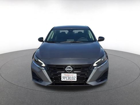 Used 2025 Nissan Altima 2.5 SV FWD image 4