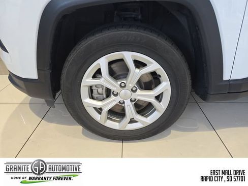 Used 2024 Jeep Compass Latitude AWD/4WD image 27