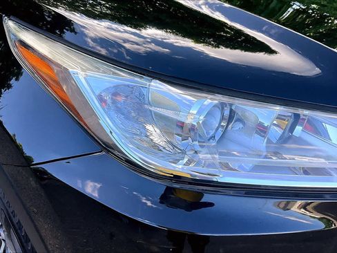 Certified 2017 Toyota Highlander XLE AWD/4WD image 26