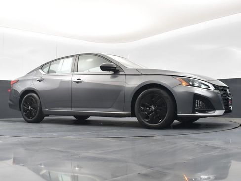 Used 2024 Nissan Altima 2.5 S image 35