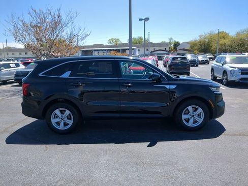 Used 2023 Kia Sorento LX FWD image 5