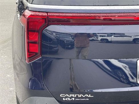 New 2026 Kia Carnival EX image 10