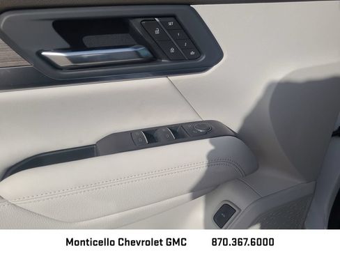 New 2027 GMC Terrain Denali w/ LPO, Black Badging Package AWD/4WD image 14