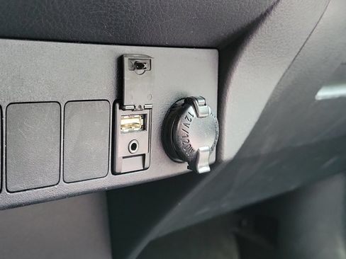 Used 2017 Toyota RAV4 XLE AWD/4WD image 23