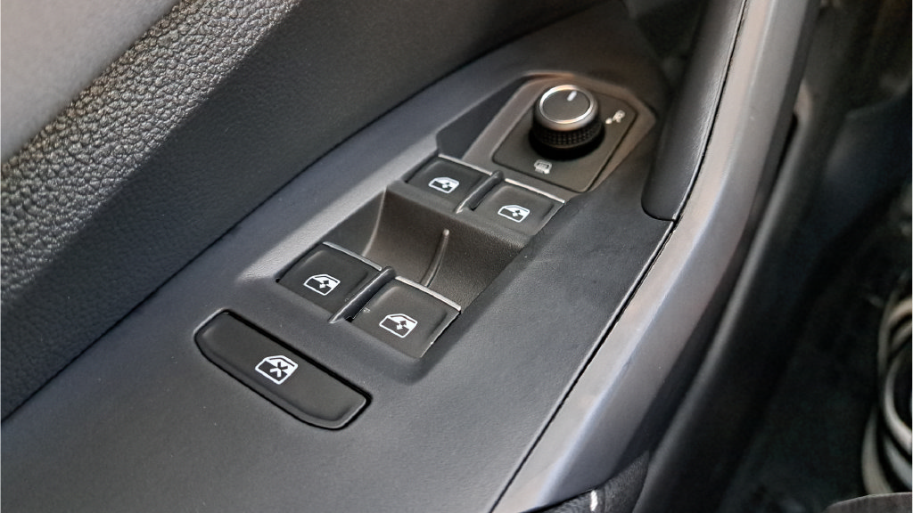 Used 2025 Volkswagen Jetta SE FWD image 26