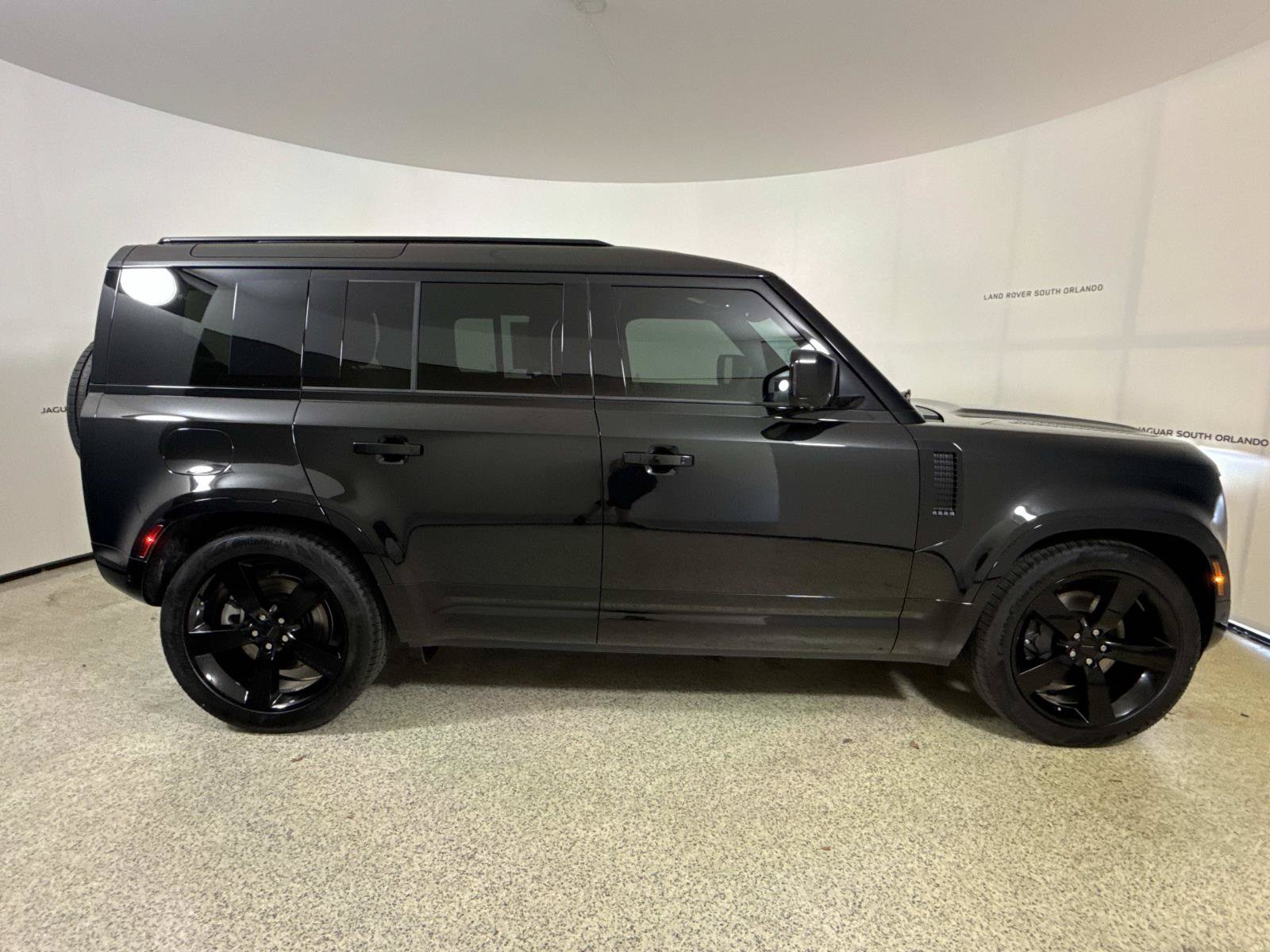 New 2026 Land Rover Defender 110 X-Dynamic SE AWD/4WD image 6