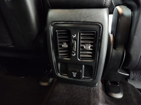 Used 2019 Jeep Grand Cherokee Altitude image 24