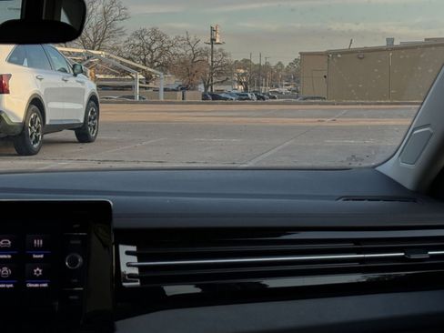 Used 2025 Volkswagen Jetta SE image 36