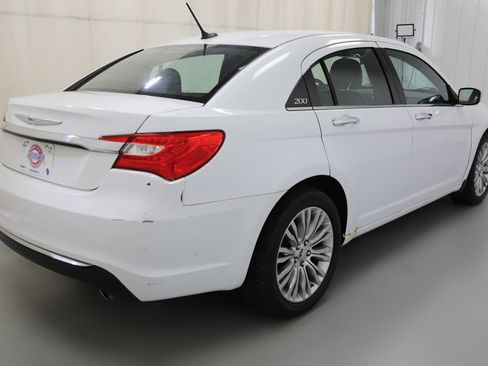 Used 2012 Chrysler 200 Limited FWD image 18