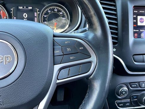 Certified 2021 Jeep Cherokee Latitude Lux w/ Mopar Interior Package AWD/4WD image 28