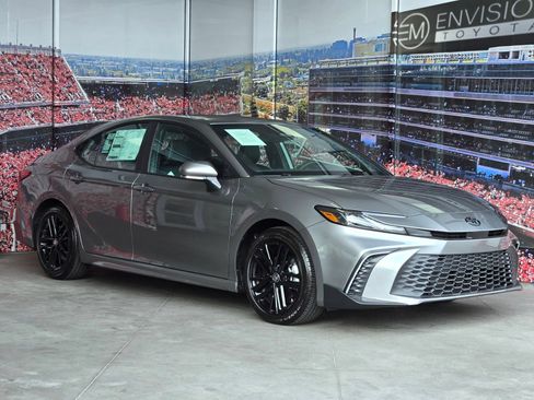Used 2026 Toyota Camry SE FWD image 1