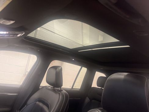 Used 2024 Jeep Grand Cherokee Limited image 10