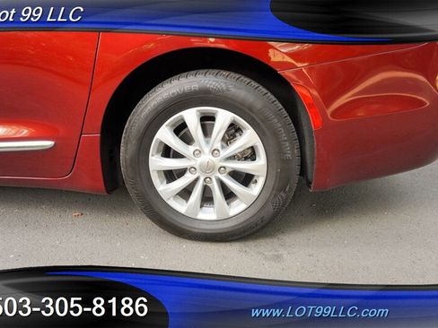 Used 2017 Chrysler Pacifica Touring-L FWD image 4