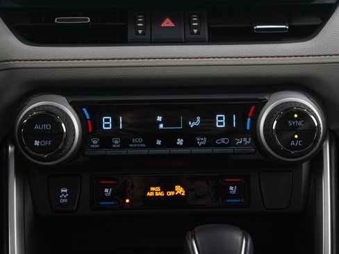 Used 2024 Toyota RAV4 Limited image 18