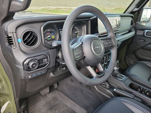 Used 2024 Jeep Wrangler Unlimited Rubicon 4xe image 3