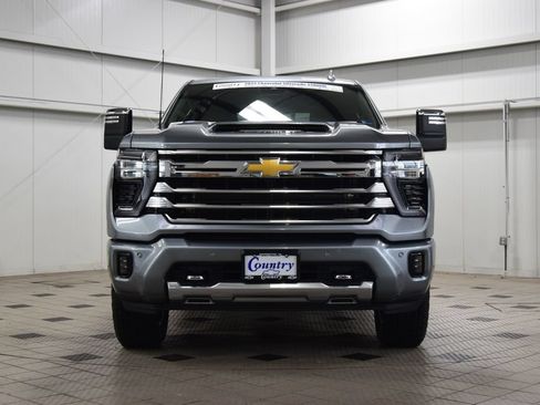 Used 2025 Chevrolet Silverado 2500 High Country w/ Technology Package AWD/4WD image 2