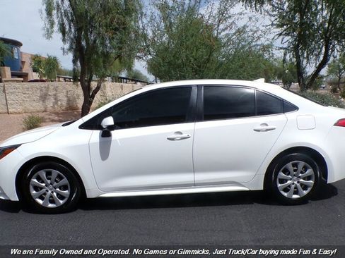 Used 2020 Toyota Corolla LE w/ Carpet Mat Package (TMS) image 5