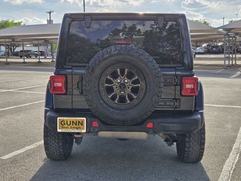 Used 2022 Jeep Wrangler Unlimited Rubicon AWD/4WD image 5