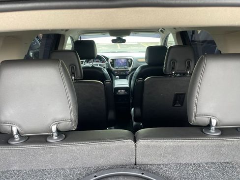 Used 2019 GMC Acadia Denali AWD/4WD image 9
