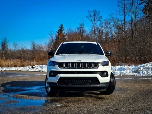 Certified 2024 Jeep Compass Latitude image 8