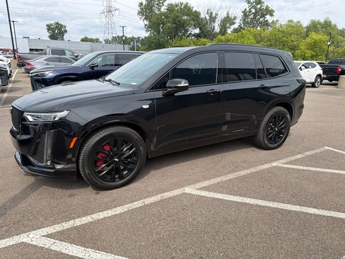 Used 2023 Cadillac XT6 Sport w/ LPO, ONYX Package AWD/4WD image 4