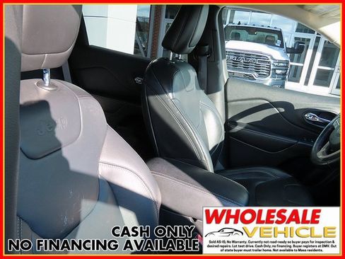 Used 2015 Jeep Cherokee Limited image 9