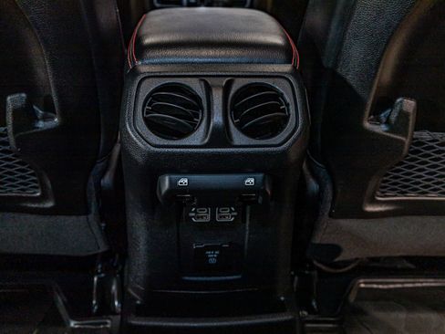Used 2024 Jeep Wrangler Unlimited Rubicon AWD/4WD image 23