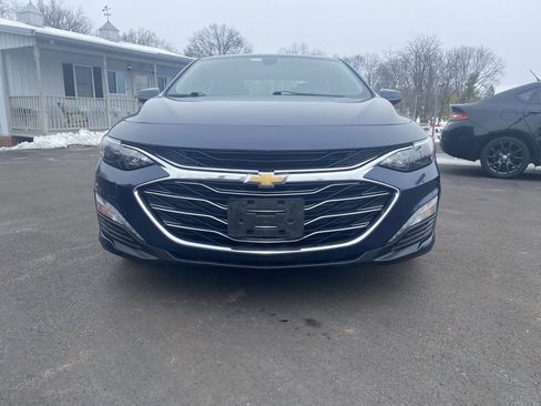 Used 2020 Chevrolet Malibu LT image 2