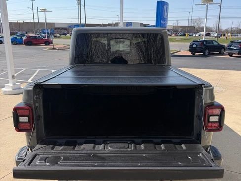Used 2022 Jeep Gladiator Overland AWD/4WD image 12