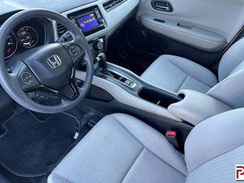 Used 2017 Honda HR-V LX image 10