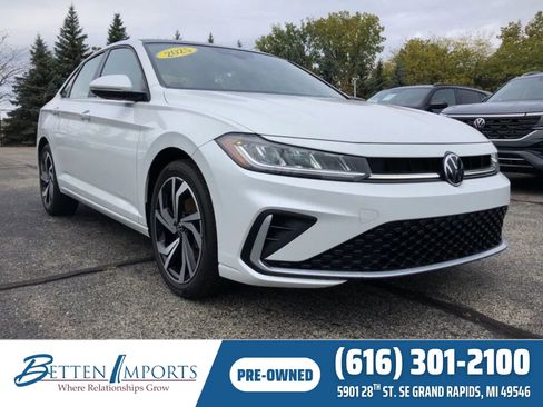 Used 2025 Volkswagen Jetta SEL image 1