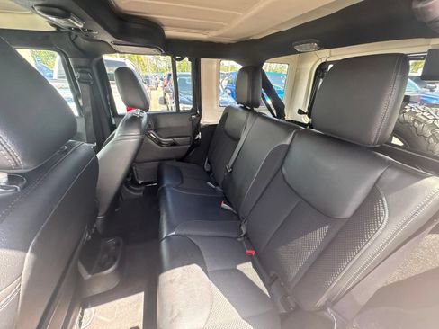 Used 2017 Jeep Wrangler Unlimited Sahara AWD/4WD image 22