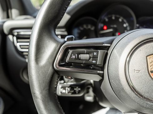 Used 2023 Porsche Macan image 24