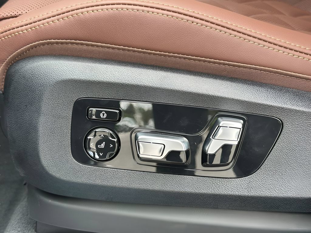 New 2026 BMW X5 xDrive50e w/ M Sport Package AWD/4WD image 11