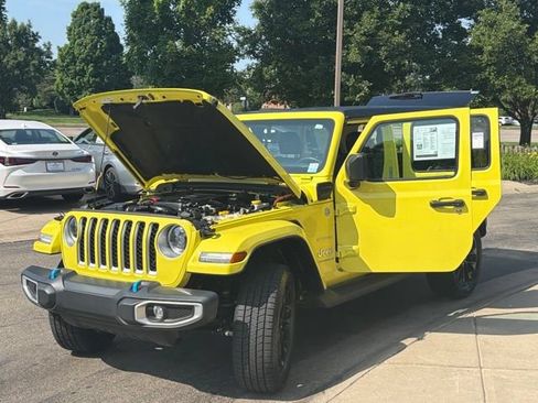 Used 2023 Jeep Wrangler Unlimited Sahara w/ Cold Weather Group AWD/4WD image 10