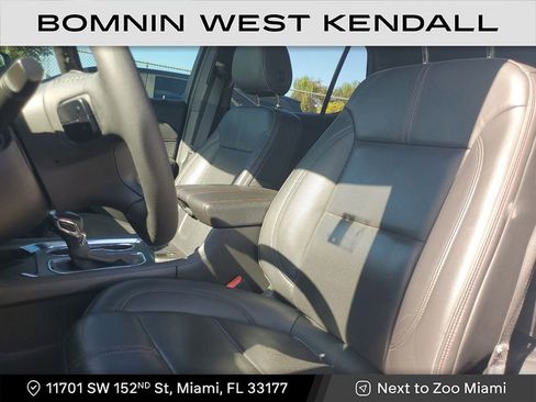 Used 2022 Chevrolet Traverse RS image 24