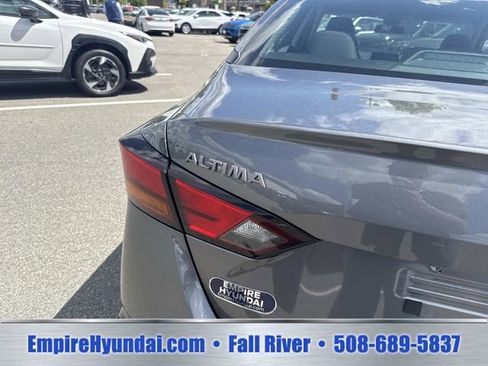 Used 2024 Nissan Altima 2.5 SV FWD image 5