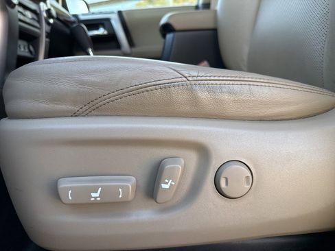 Used 2015 Toyota 4Runner Limited image 28