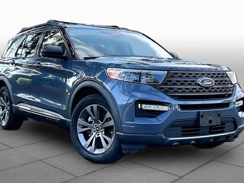 Used 2021 Ford Explorer XLT w/ Equipment Group 202A RWD image 3