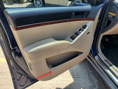 Used 2010 Hyundai Veracruz Limited w/ Navigation Pkg 3 FWD image 17