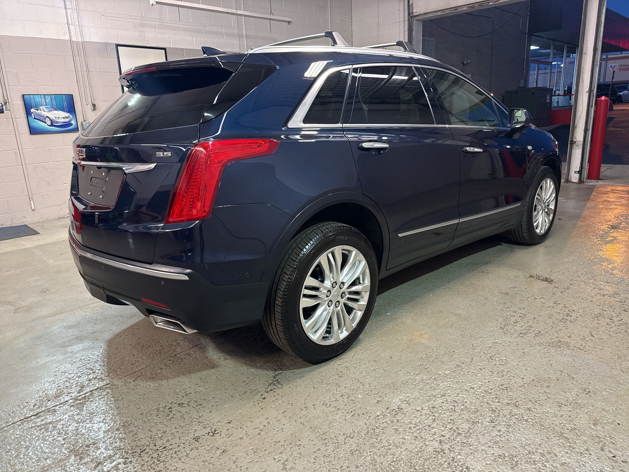 Used 2017 Cadillac XT5 Premium Luxury w/ Driver Assist Package AWD/4WD image 8