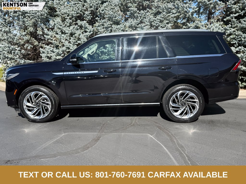 Used 2025 Lincoln Navigator Reserve AWD/4WD image 4