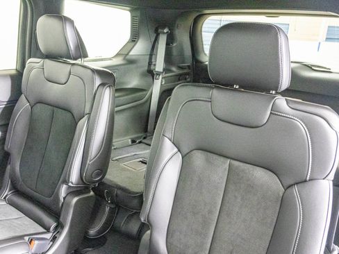 New 2025 Jeep Grand Cherokee L Altitude image 25