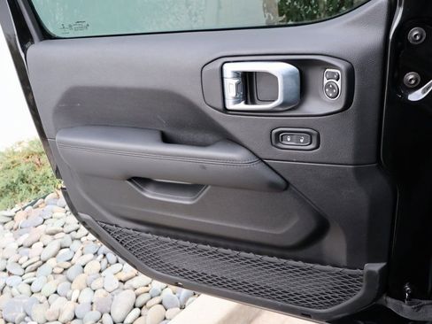 Used 2021 Jeep Wrangler Unlimited Sahara image 38