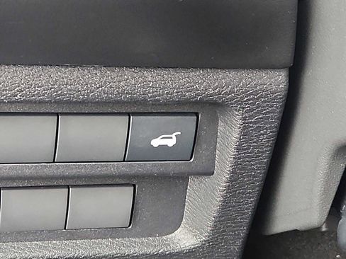 Used 2025 Mitsubishi Outlander SE image 26